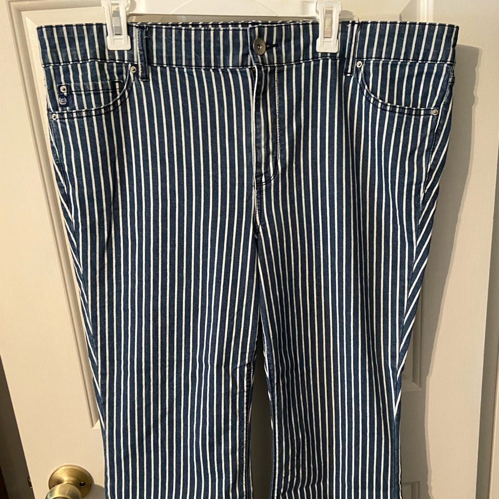 Plus size wide bottom crop pants